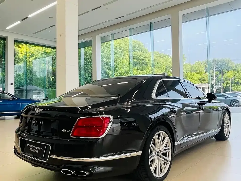 Bentley Flying Spur PHEV — фото 5