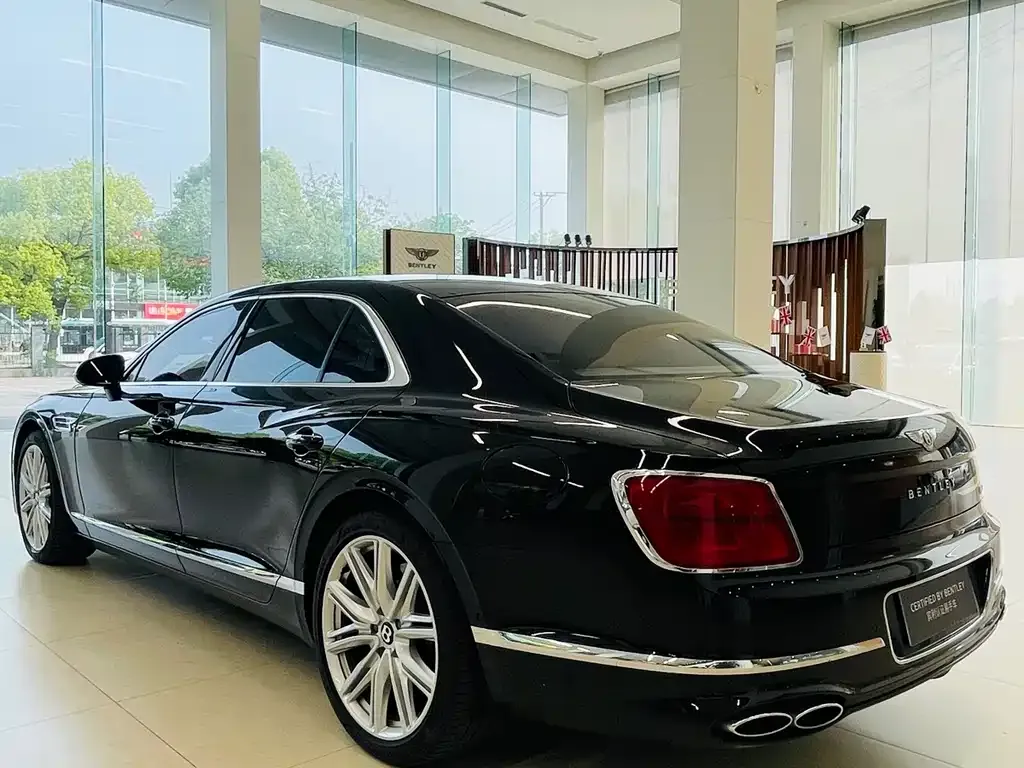 Bentley Flying Spur PHEV — фото 10