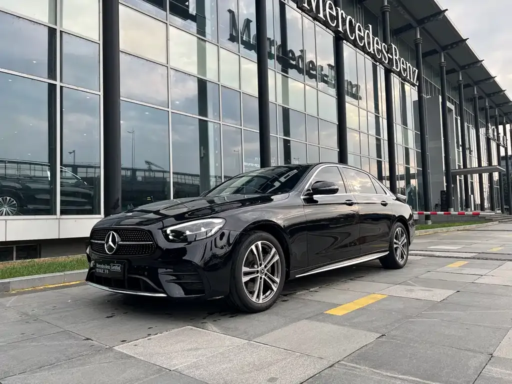 Mercedes-Benz E-Class — фото 1