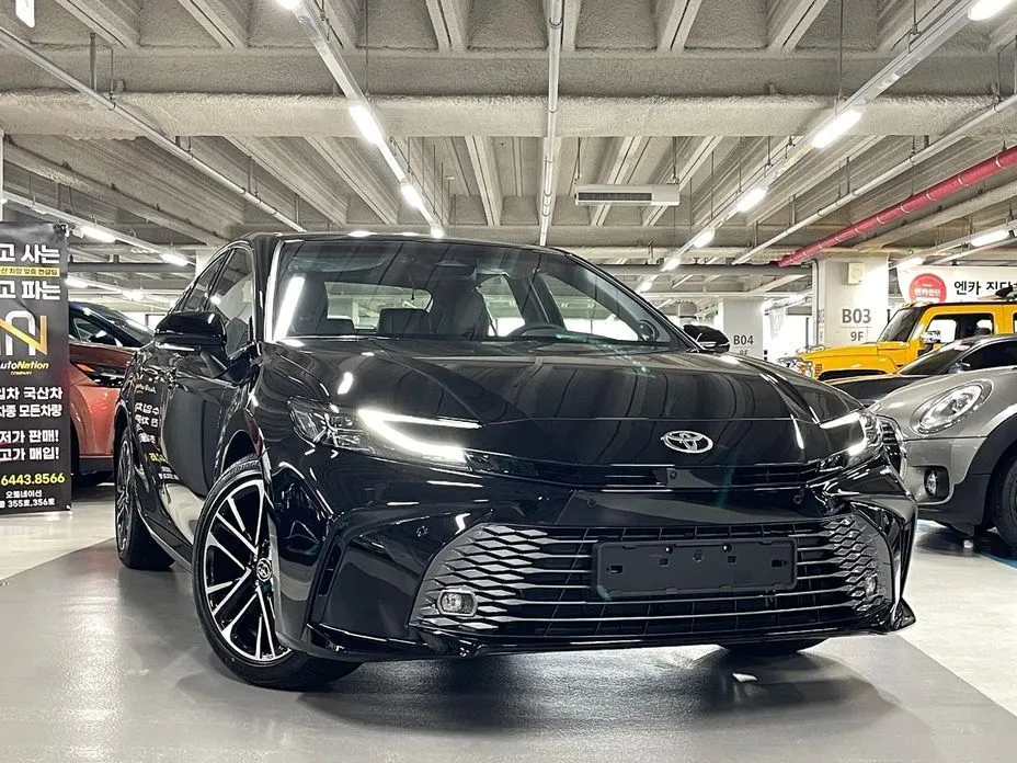 Toyota Camry — фото 1