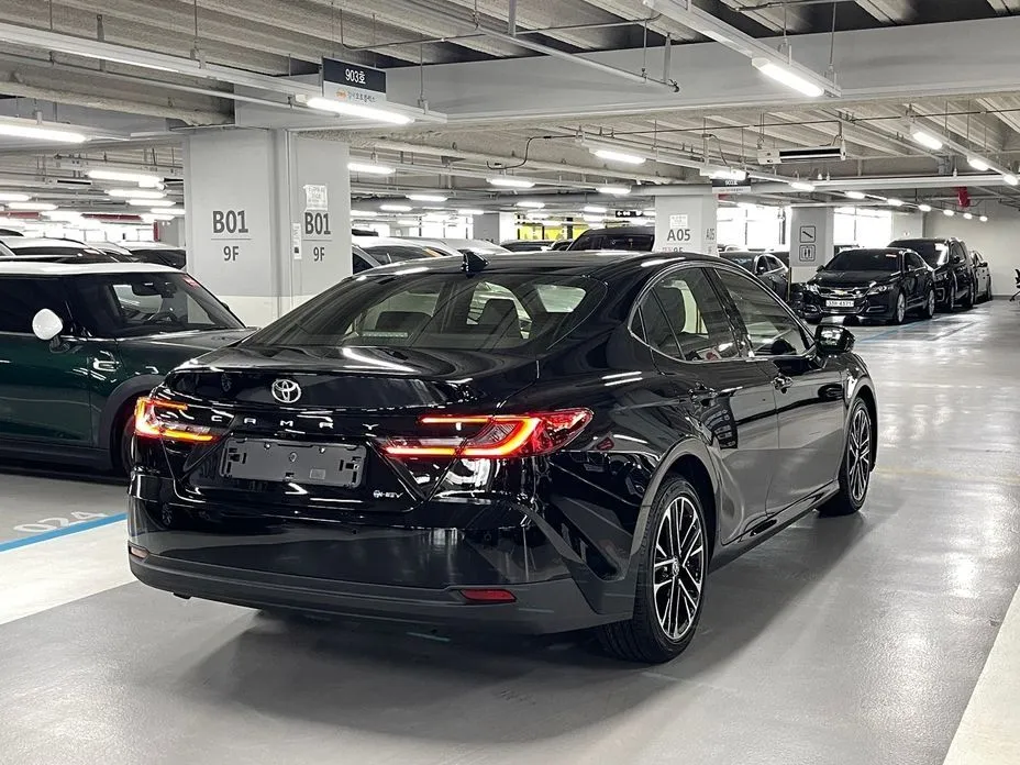 Toyota Camry — фото 10