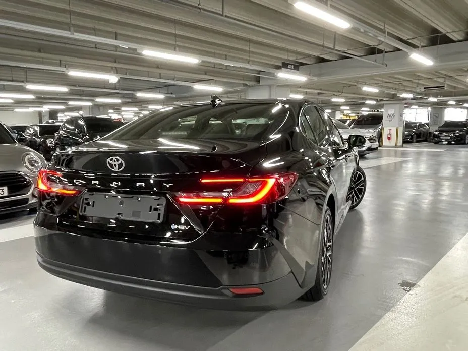 Toyota Camry — фото 8