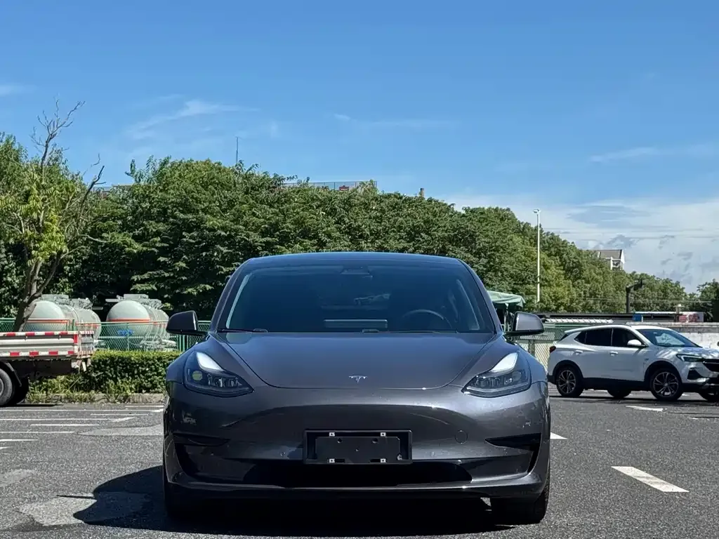 Tesla Model 3 — фото 9