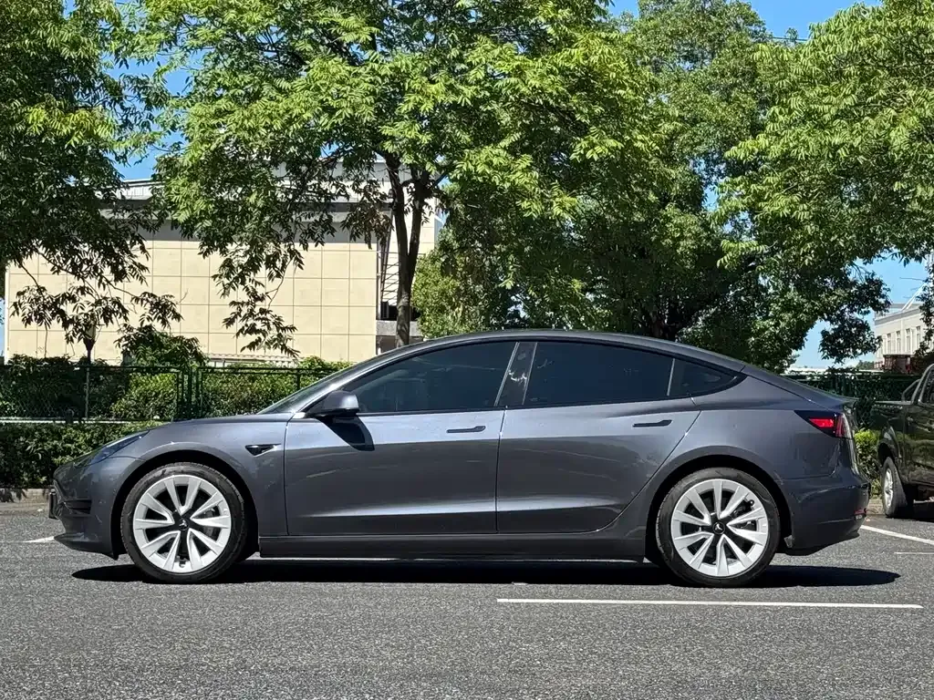 Tesla Model 3 — фото 10