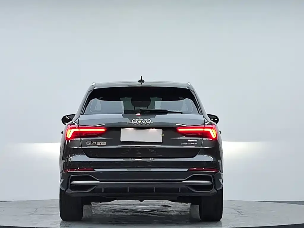 Audi Q3 — фото 10