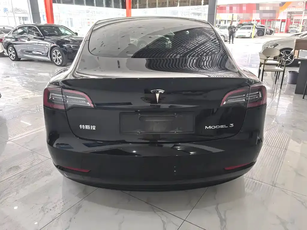 Tesla Model 3 — фото 9