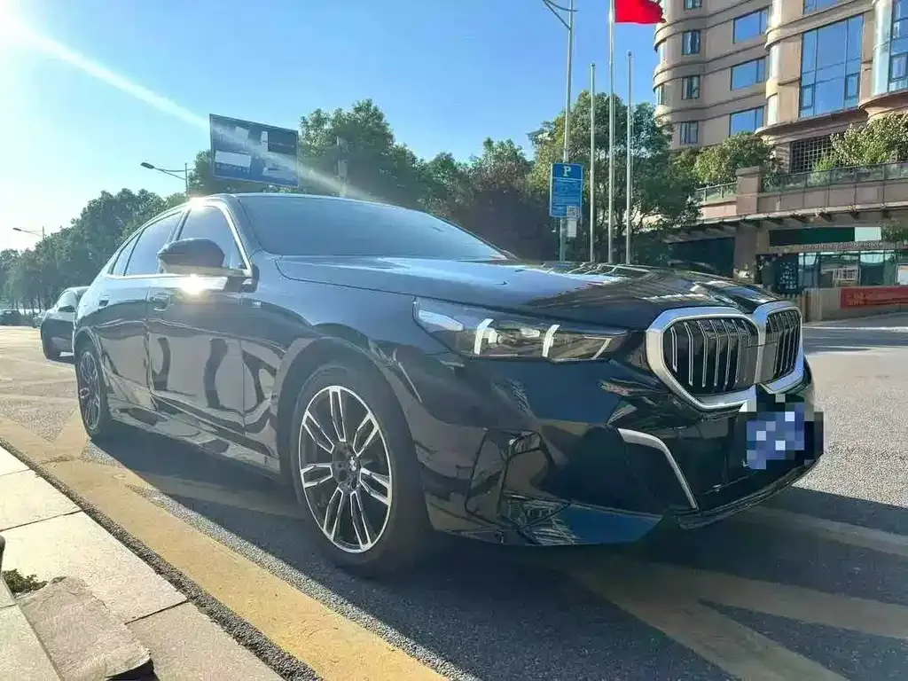 BMW 5 Series — фото 2