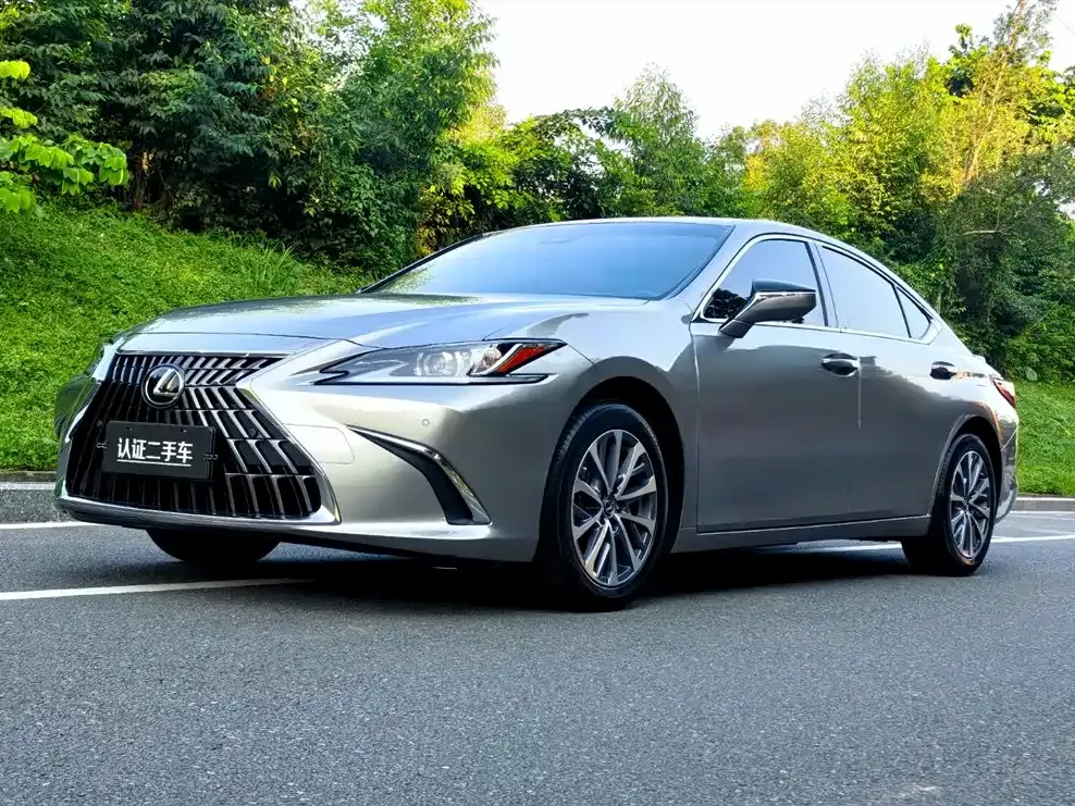 Lexus ES — фото 1