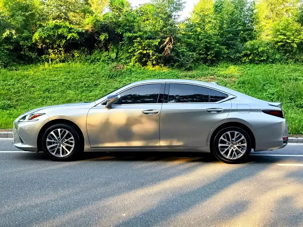 Lexus ES — фото 8
