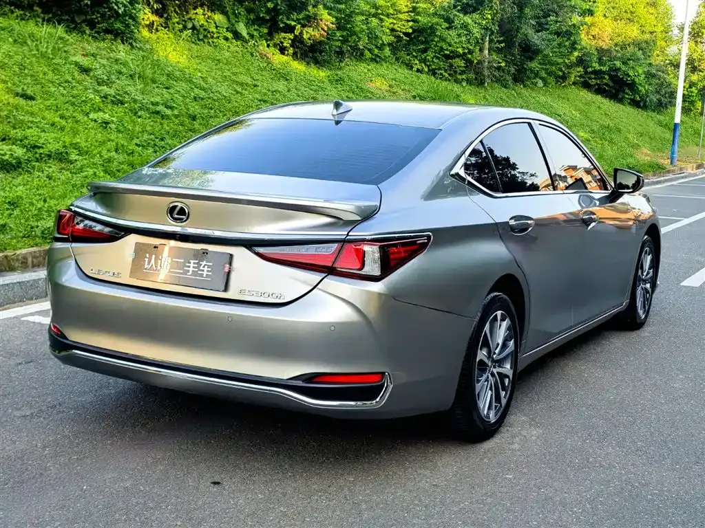 Lexus ES — фото 9
