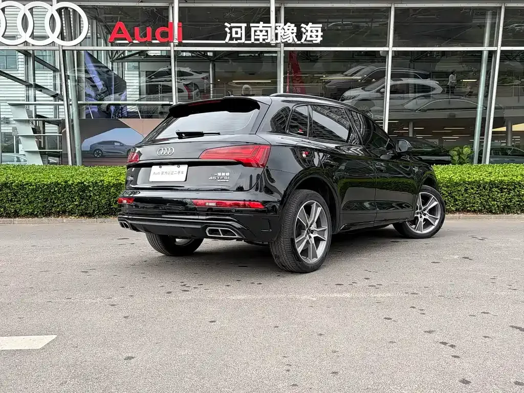 Audi Q5L — фото 8