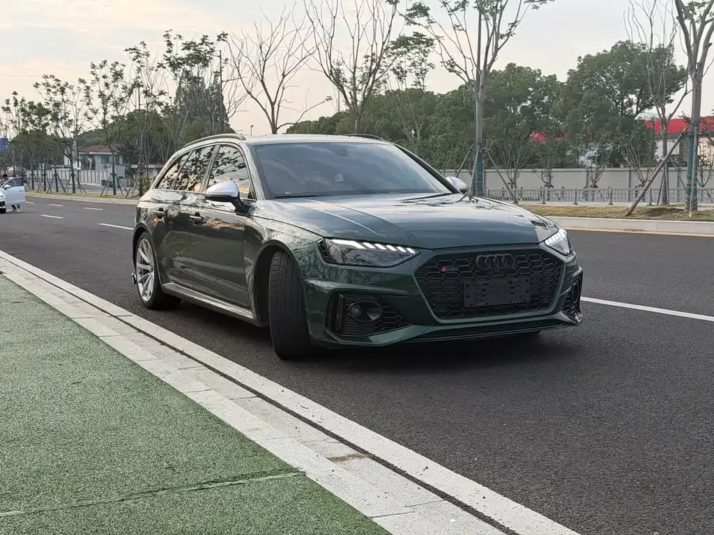 Audi RS 4 — фото 10