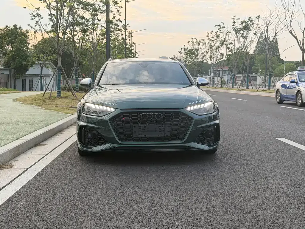 Audi RS 4 — фото 6