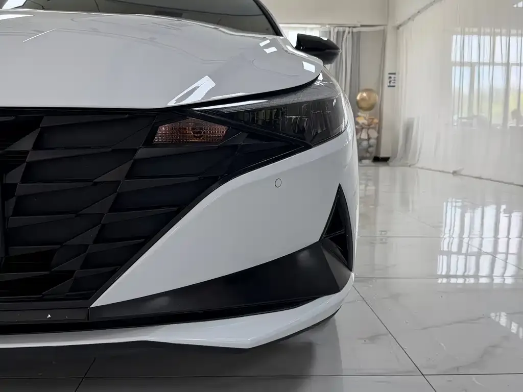 Hyundai Elantra — фото 2
