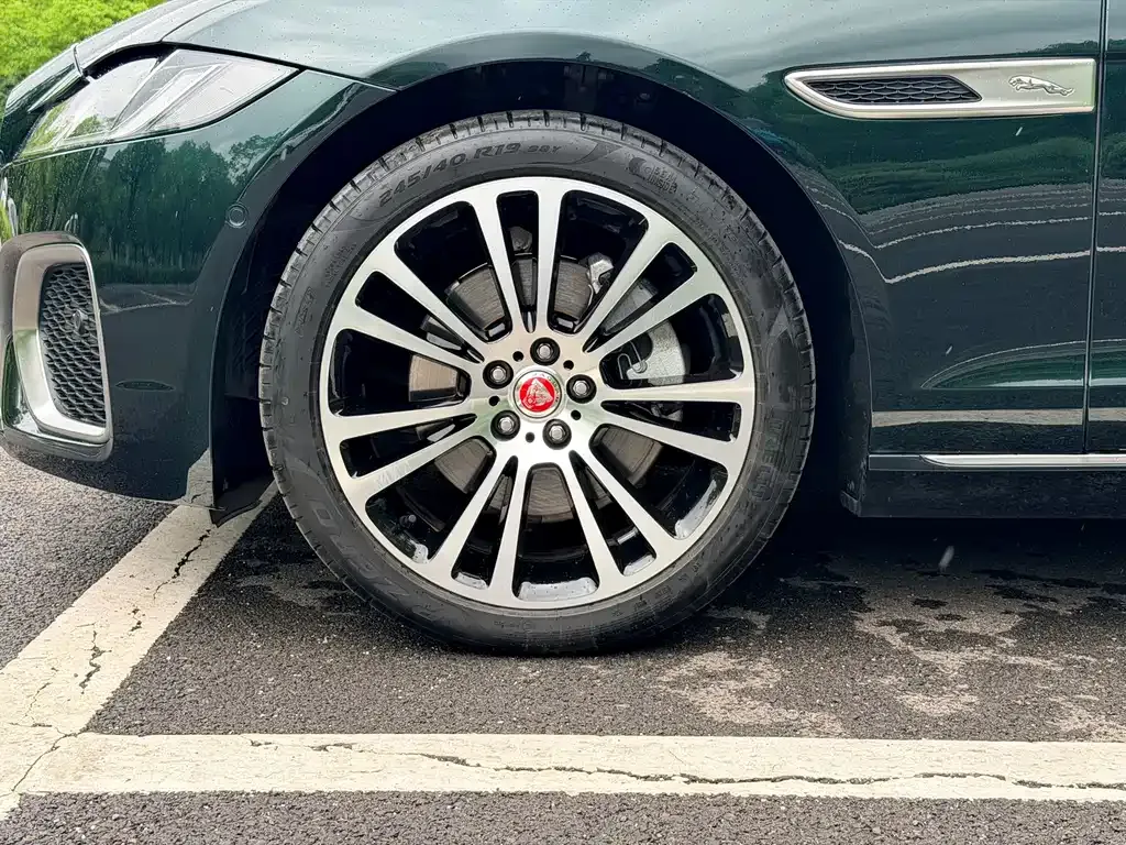 Jaguar XFL — фото 10