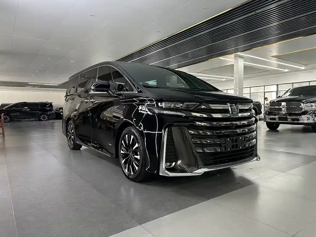 Toyota Vellfire — фото 3