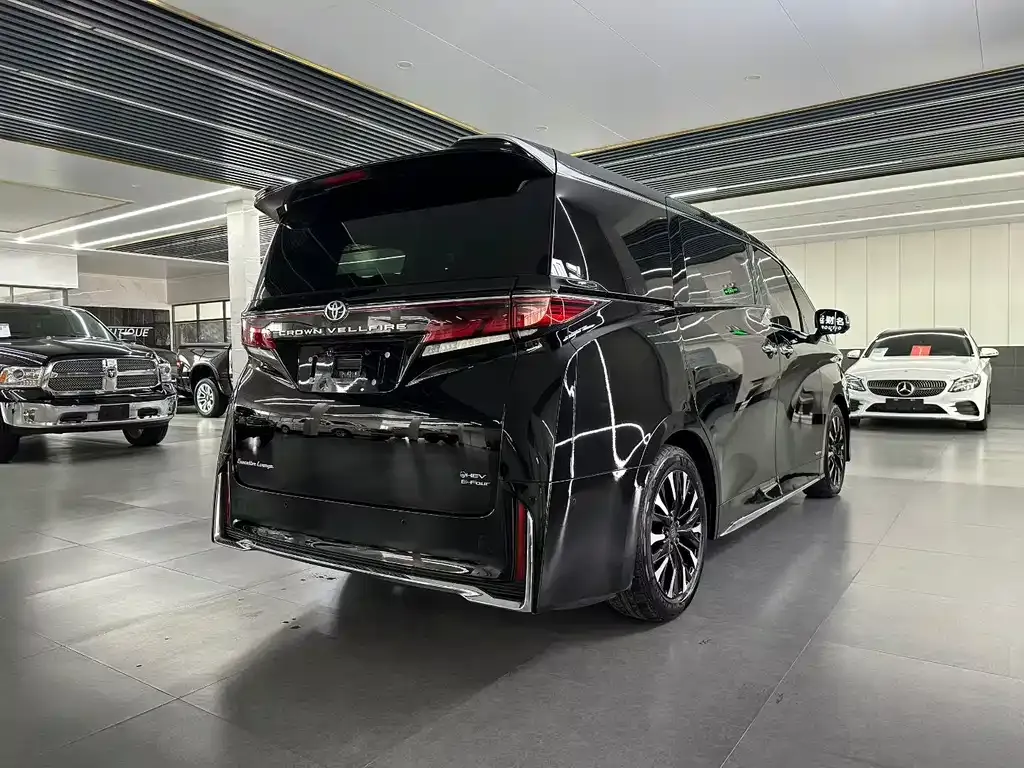 Toyota Vellfire — фото 2