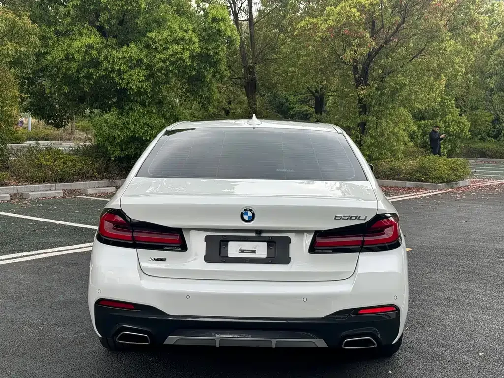 BMW 5 Series — фото 4