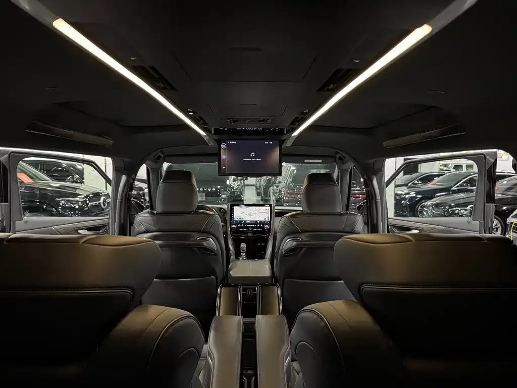 Toyota Vellfire — фото 5