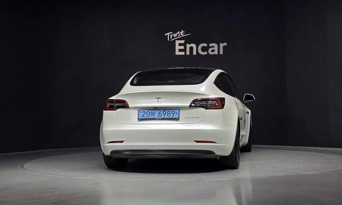 Tesla Model 3 — фото 9