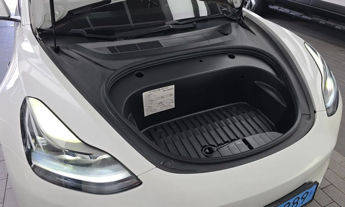 Tesla Model 3 — фото 10