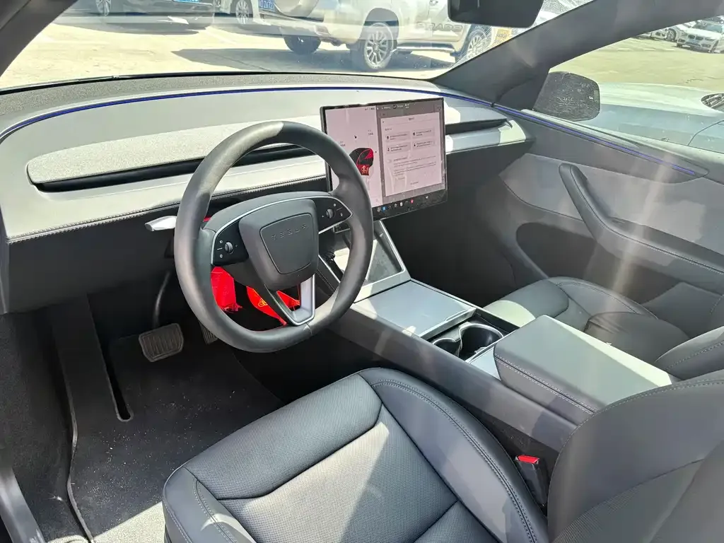 Tesla Model Y — фото 5