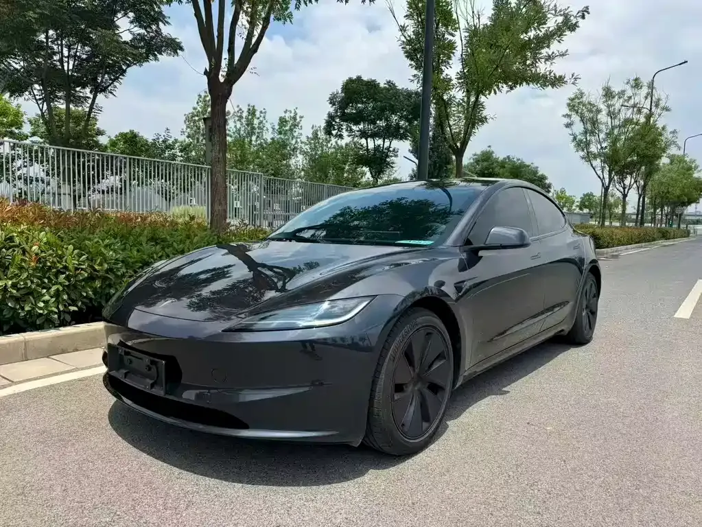 Tesla Model 3 — фото 1
