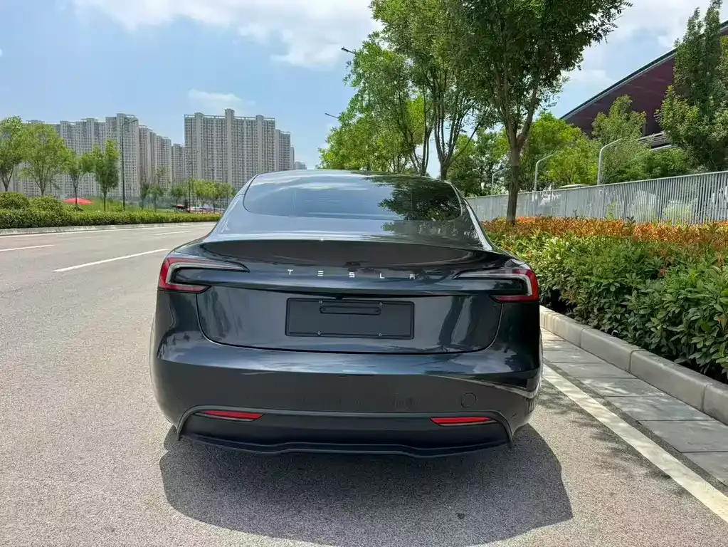Tesla Model 3 — фото 4