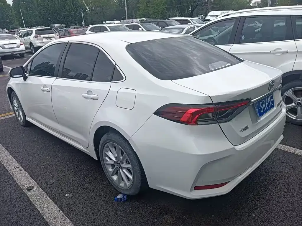 Toyota Corolla — фото 4