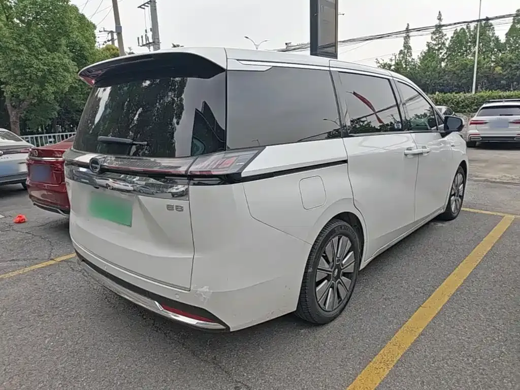 GAC Motor 传祺E8 PHEV — фото 10