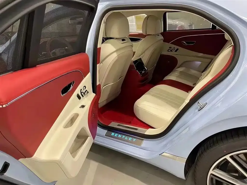 Bentley Flying Spur — фото 4