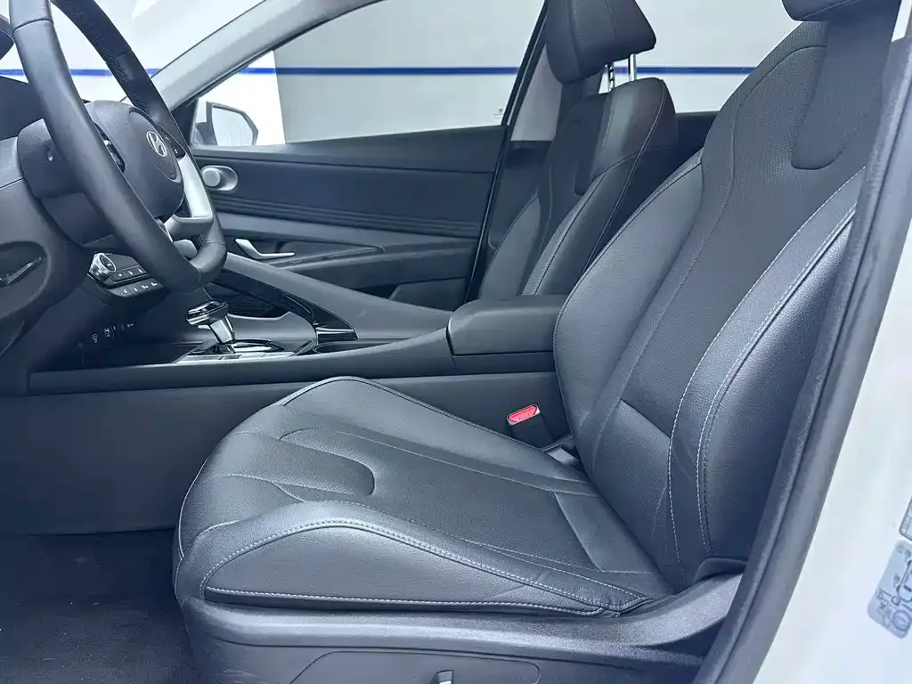 Hyundai Elantra — фото 9