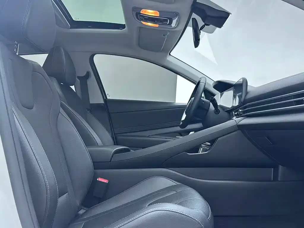 Hyundai Elantra — фото 7