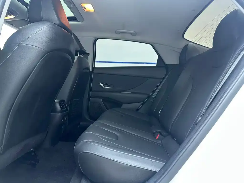 Hyundai Elantra — фото 10