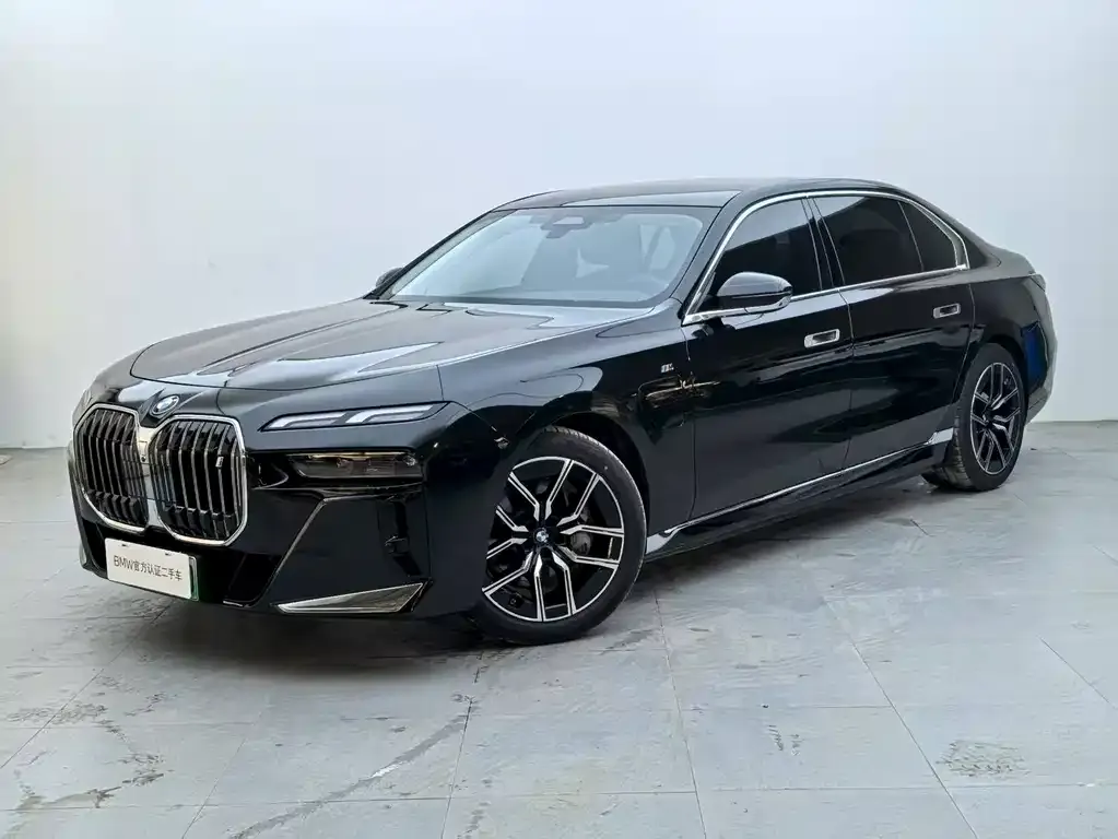 BMW i7 — фото 1