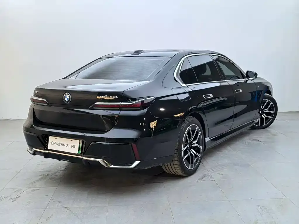 BMW i7 — фото 8