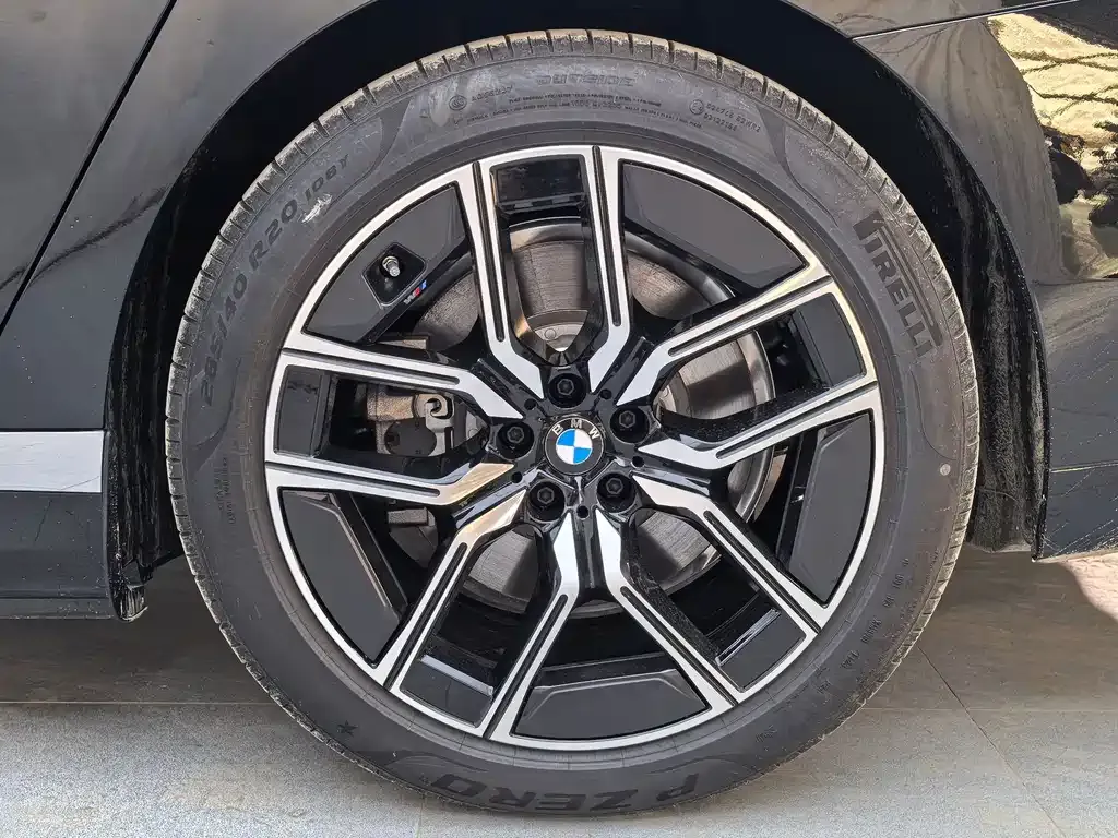 BMW i7 — фото 10