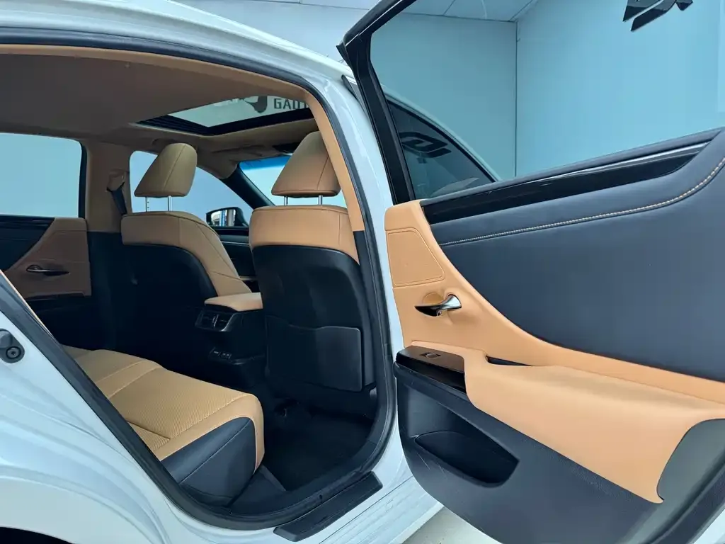 Lexus ES 2024 из CN, фото 2