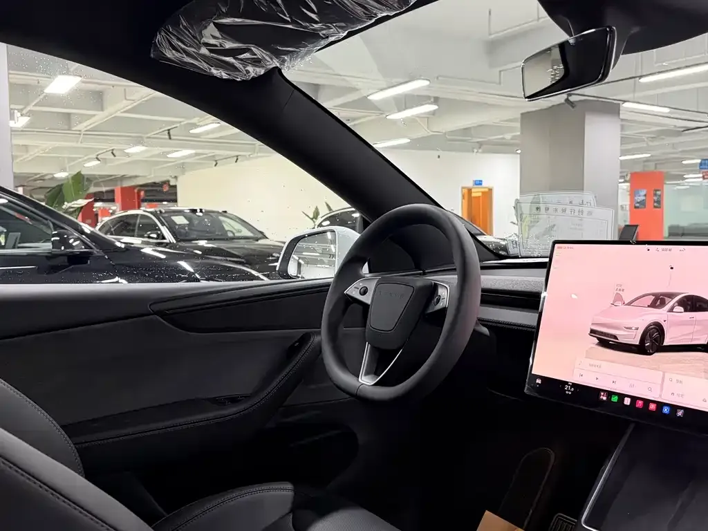 Tesla Model Y — фото 5