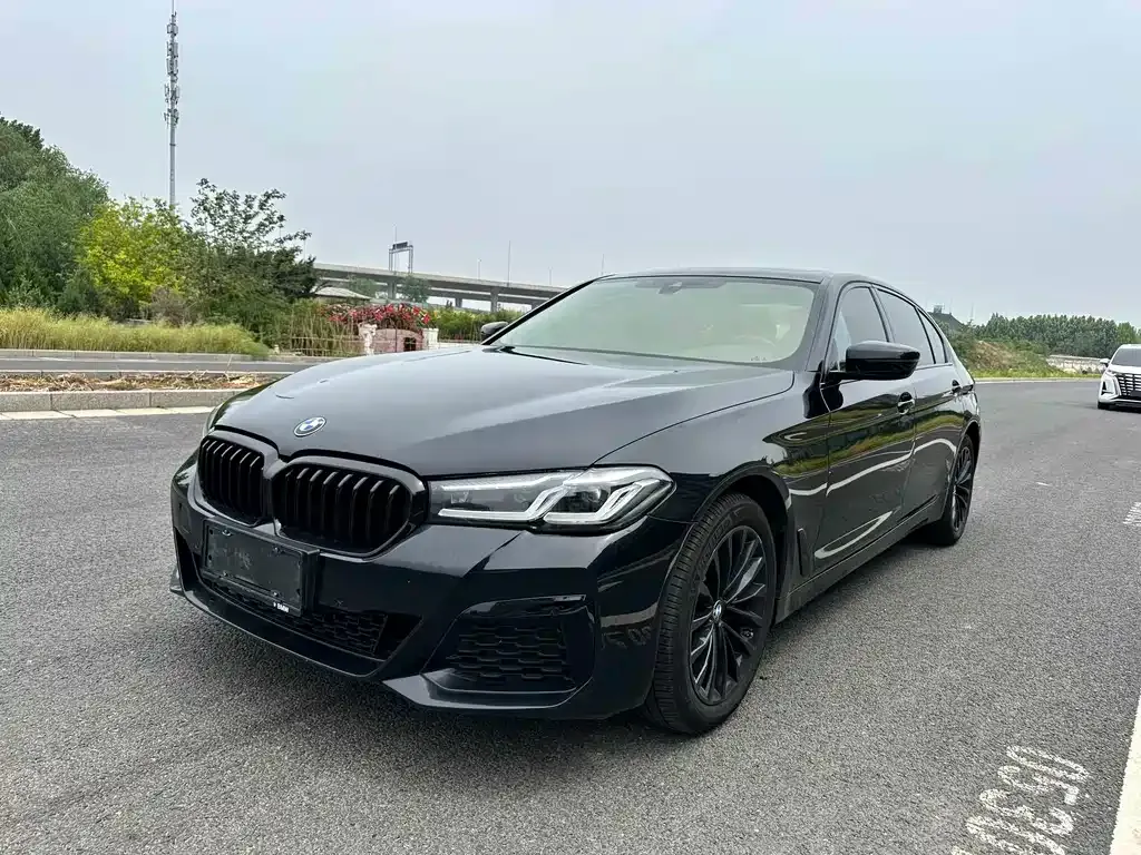BMW 5 Series — фото 1