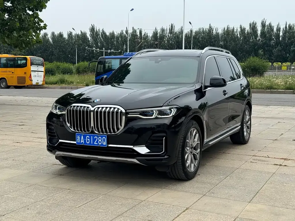 BMW X7 — фото 1