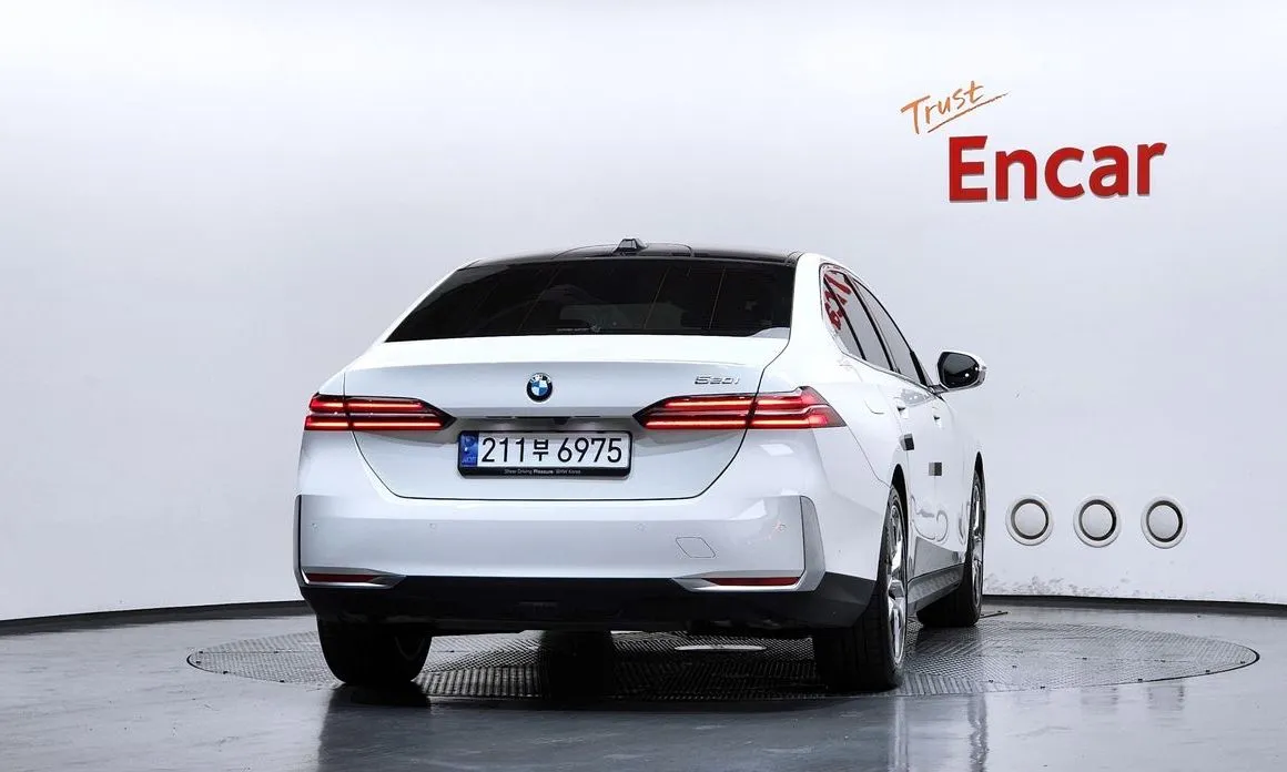 BMW 5-Series 2024 из KR, фото 2
