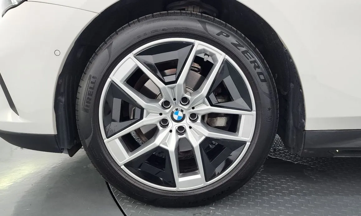 BMW 5-Series 2024 из KR, фото 8