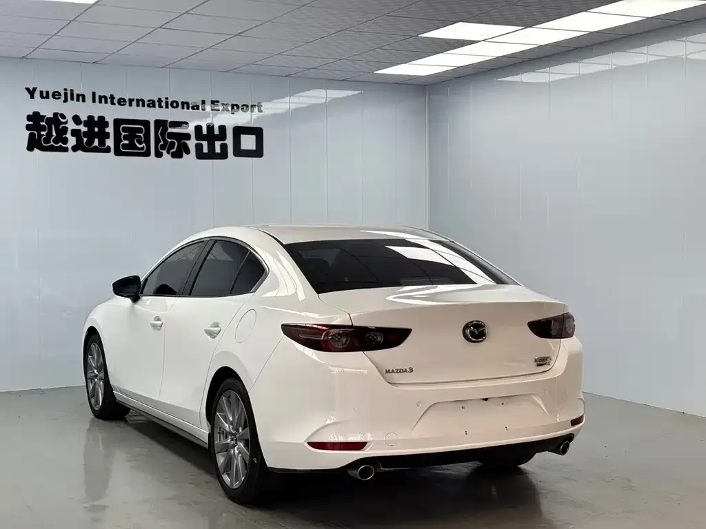 Mazda 3 Axela — фото 3