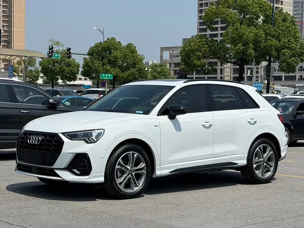 Audi Q3 — фото 1