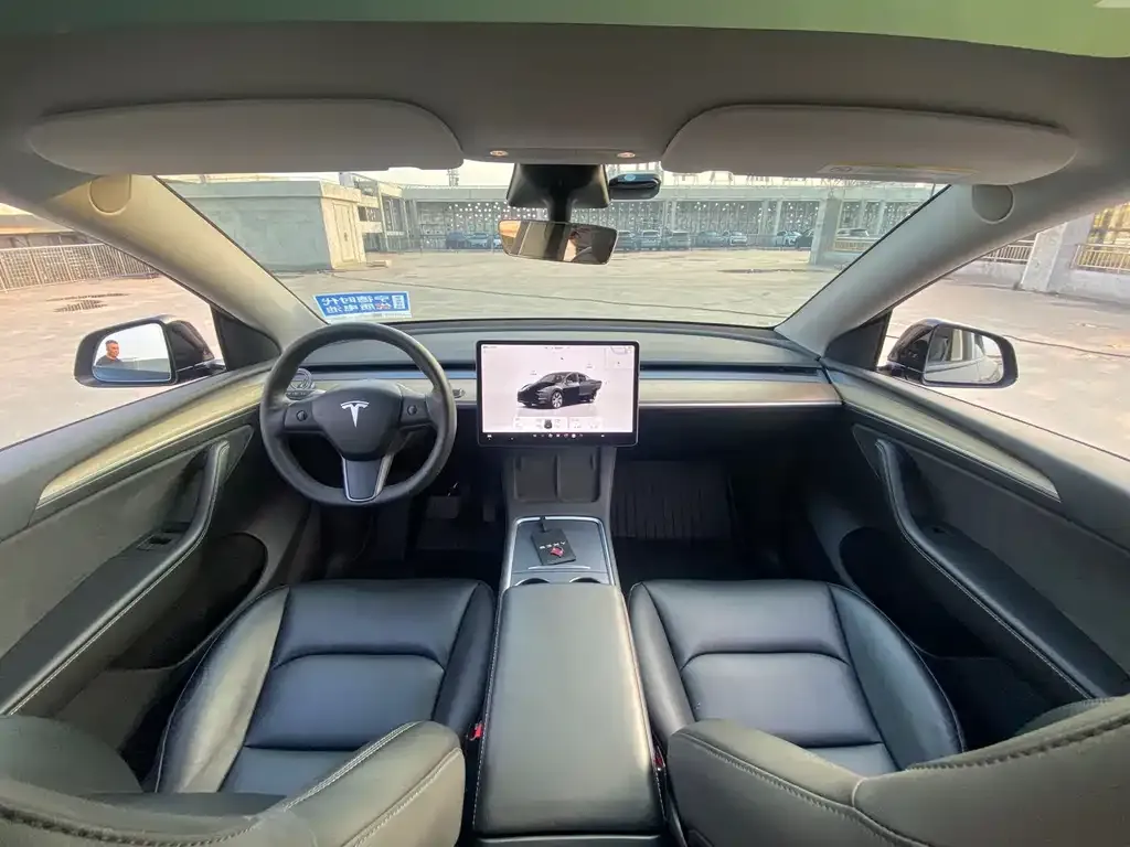 Tesla Model Y — фото 8