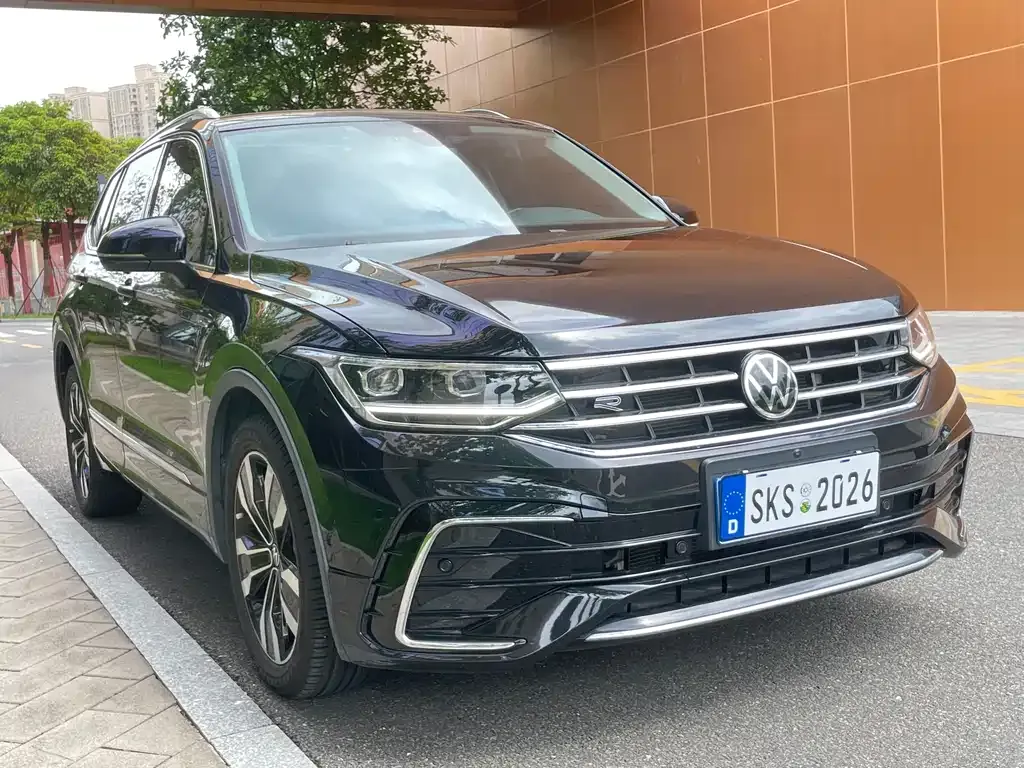 Volkswagen Tiguan L — фото 8