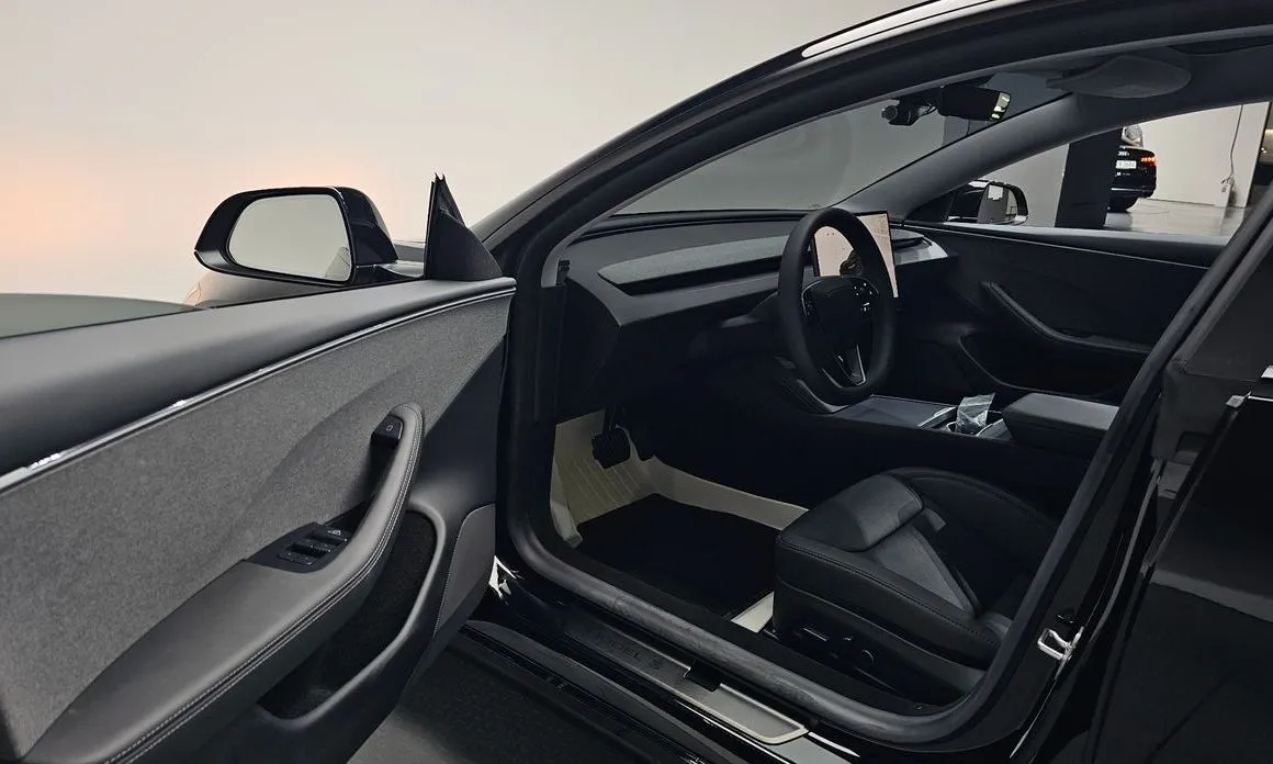 Tesla Model 3 — фото 4