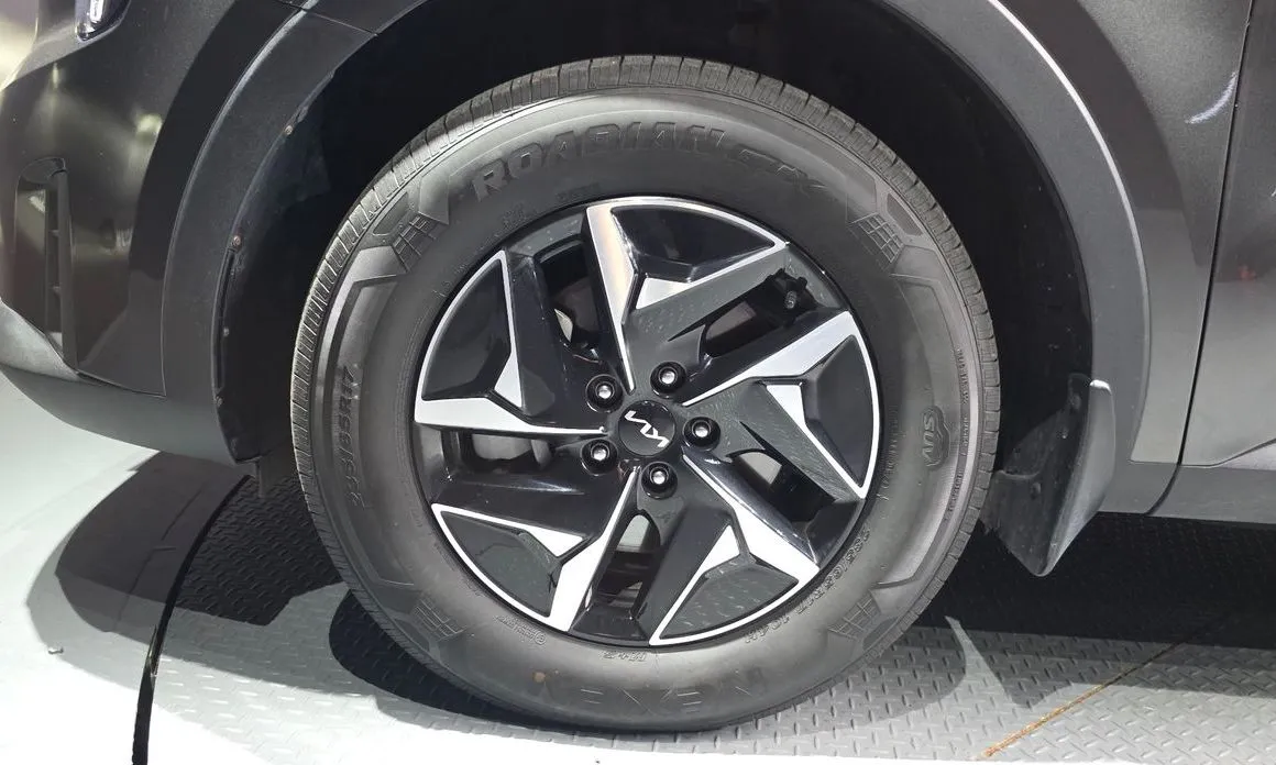 Kia Sorento — фото 8