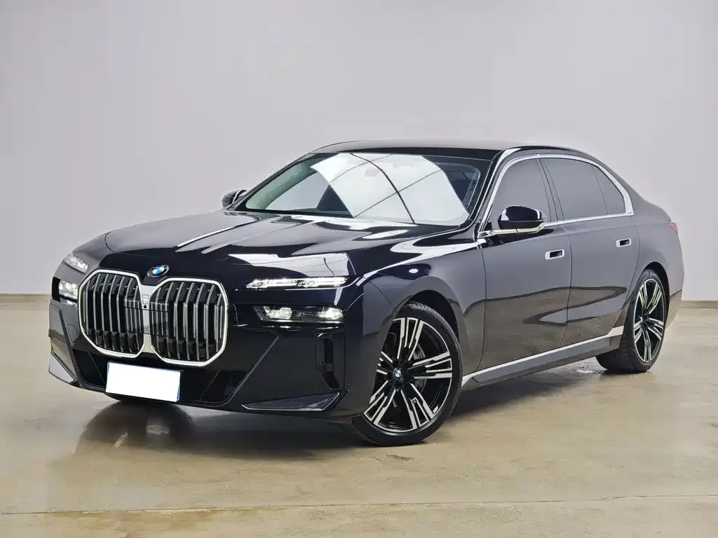 BMW 7 Series — фото 1